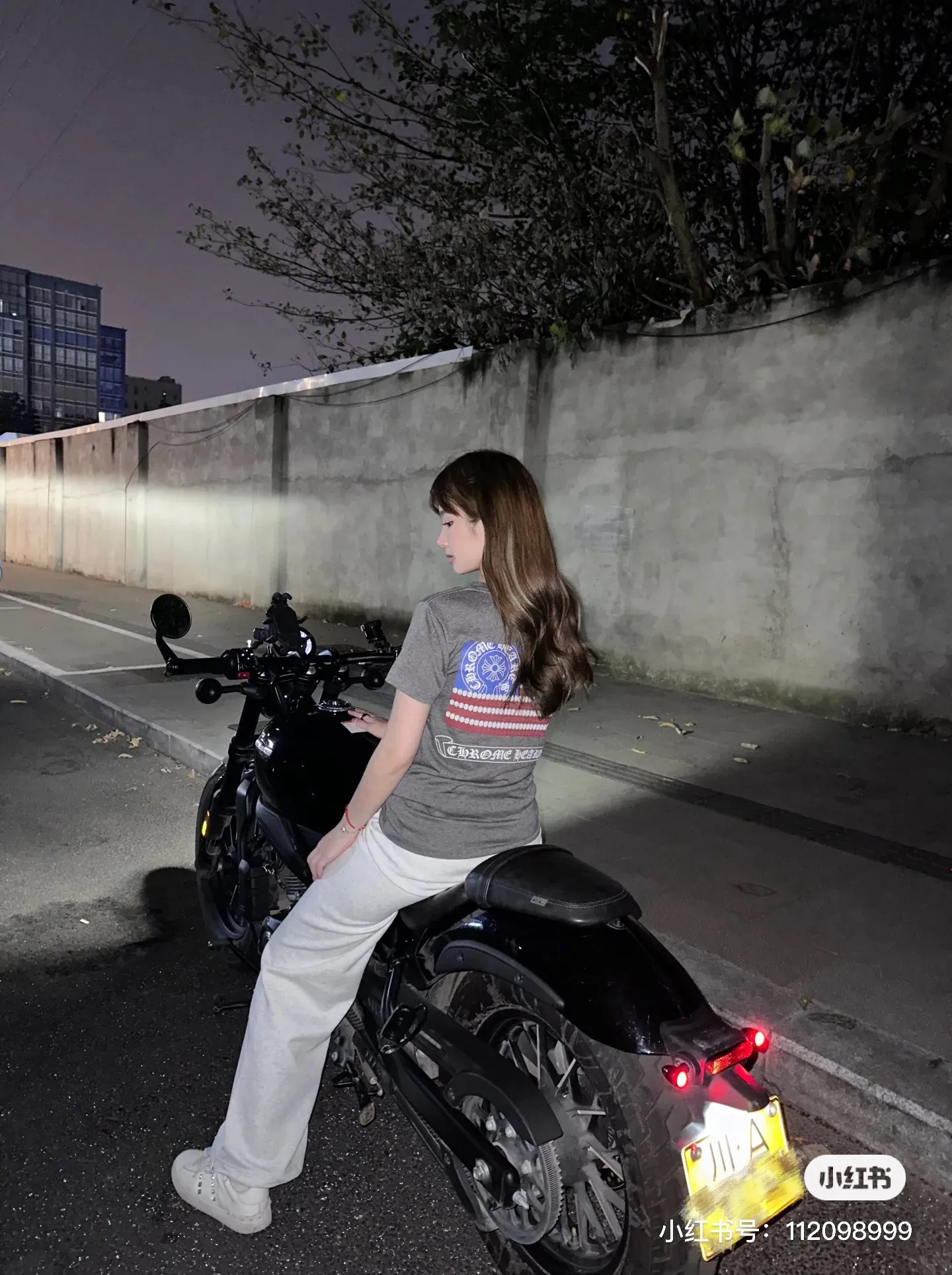 🅿️138 M232 #ChromeHeart·25ss new V-neck slim short-sleeved T-shirt ✅✅✅Ready stock Focus on quality Feel free to compare Size: S M L Color: Dark Gray